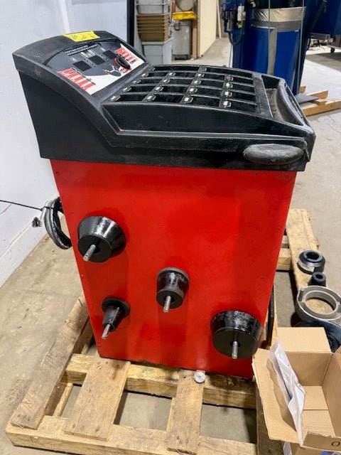 Snap - on EEWB304A Computer Wheel Balancer for Passenger Car Light Truck 115V, 1PH - Second Life - Equipment - collection_name