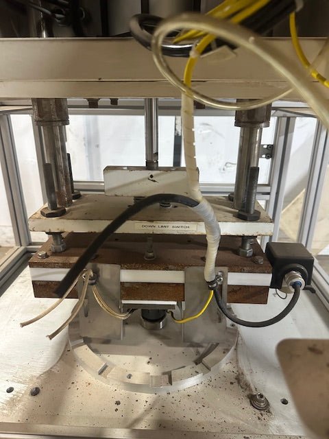 SONIC EASE INC. M/C 1334 INDUSTRIAL PNEUMATIC C - FRAME HOT PLATE SEALER MACHINE - Second Life - Equipment - collection_name