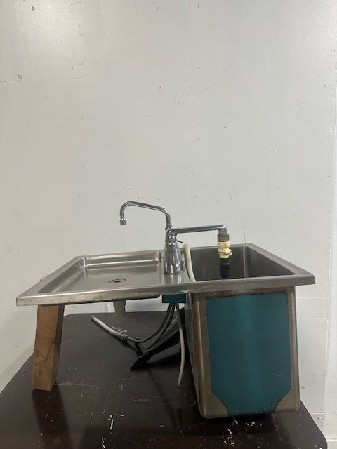 STAINLESS STEEL COMMERCIAL DROP - IN SINK WITH SIDEBOARD STATION AND FAUCET - Second Life - Equipment - collection_name