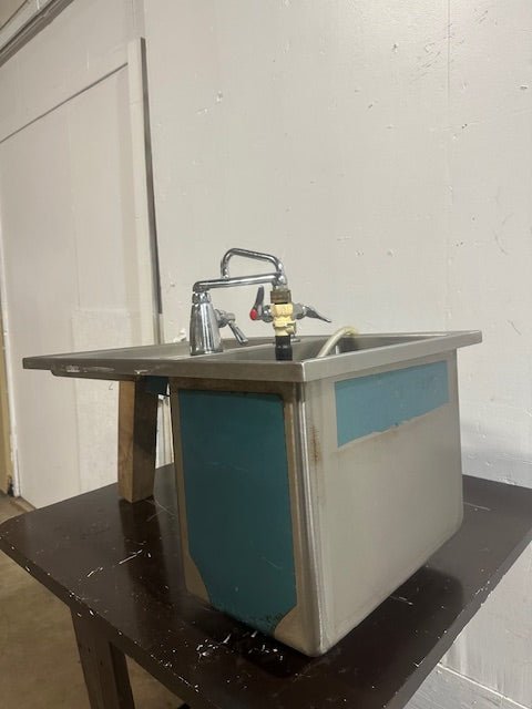 STAINLESS STEEL COMMERCIAL DROP - IN SINK WITH SIDEBOARD STATION AND FAUCET - Second Life - Equipment - collection_name