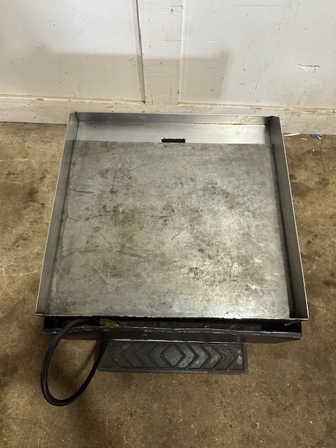 STAR 24" 624TF 20,000 BTU PROPANE THERMOSTATIC COUNTERTOP GRIDDLE - Second Life - Equipment - collection_name