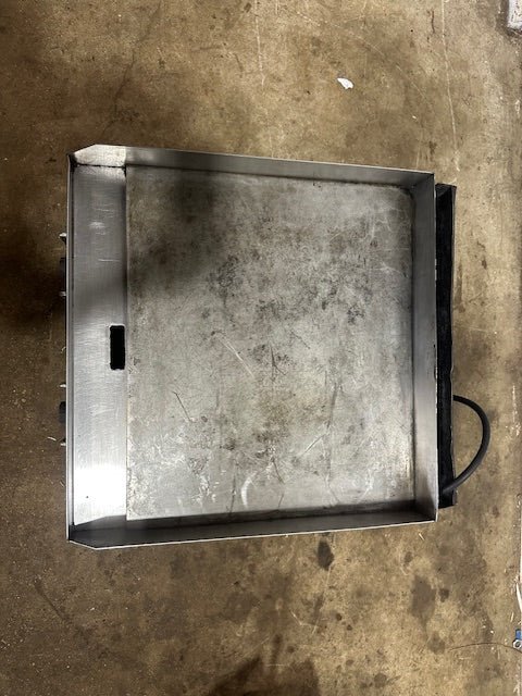 STAR 24" 624TF 20,000 BTU PROPANE THERMOSTATIC COUNTERTOP GRIDDLE - Second Life - Equipment - collection_name