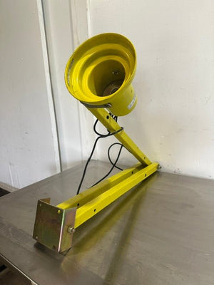 T & S EQUIPMENT INCANDESCENT DOUBLE ARM MOUNTABLE DOCK LIGHT