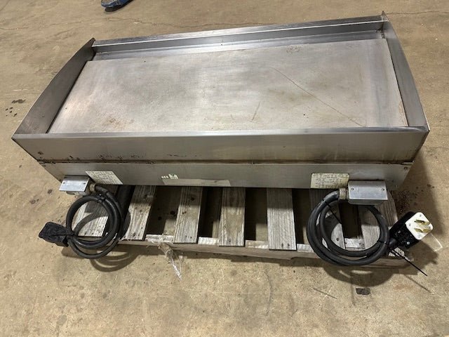 "TOASTMASTER PRO SERIES"ELECTRIC 3PH 48"W GRIDDLE W/ THERMOSTATIC CONTROLS (CT) - Second Life - Equipment - collection_name