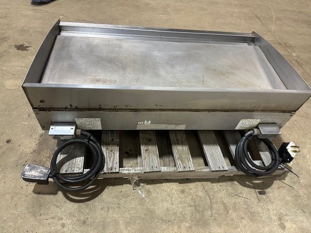 "TOASTMASTER PRO SERIES"ELECTRIC 3PH 48"W GRIDDLE W/ THERMOSTATIC CONTROLS (CT) - Second Life - Equipment - collection_name