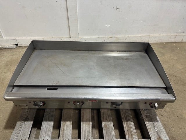 "TOASTMASTER PRO SERIES"ELECTRIC 3PH 48"W GRIDDLE W/ THERMOSTATIC CONTROLS (CT) - Second Life - Equipment - collection_name