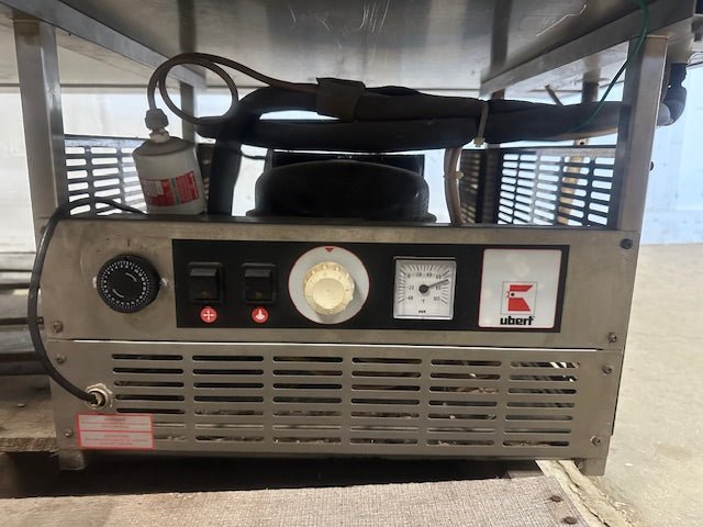 UBERT GASTROTECHNIK GMBH KT - 1400USA REFRIGERATED TOP LINE SERVING DISPLAY CASE - Second Life - Equipment - collection_name