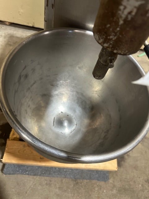 UNIVEX 20 QUART MIXER WITH STAINLESS STEEL BOWL, J HOOK, PADDLE, AND WHIP - Bargains R Ours - #collection_name#