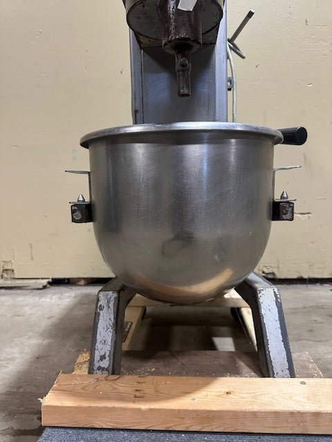 UNIVEX 20 QUART MIXER WITH STAINLESS STEEL BOWL, J HOOK, PADDLE, AND WHIP - Bargains R Ours - #collection_name#