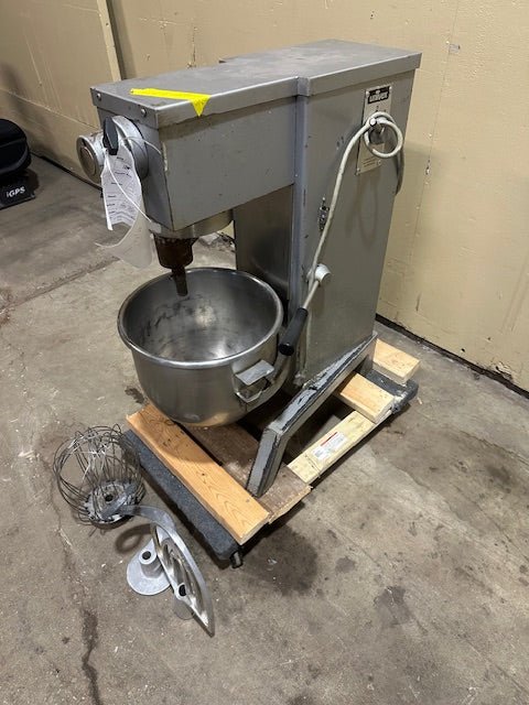 UNIVEX 20 QUART MIXER WITH STAINLESS STEEL BOWL, J HOOK, PADDLE, AND WHIP - Bargains R Ours - #collection_name#