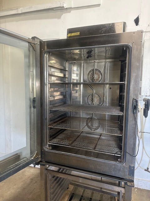 UNOX NATURAL GAS DIGITAL COMBINATION OVEN STEAMER ON STAND 4 RACKS 4 SHELVES - Second Life - Equipment - collection_name