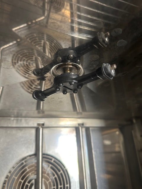 UNOX NATURAL GAS DIGITAL COMBINATION OVEN STEAMER ON STAND 4 RACKS 4 SHELVES - Second Life - Equipment - collection_name