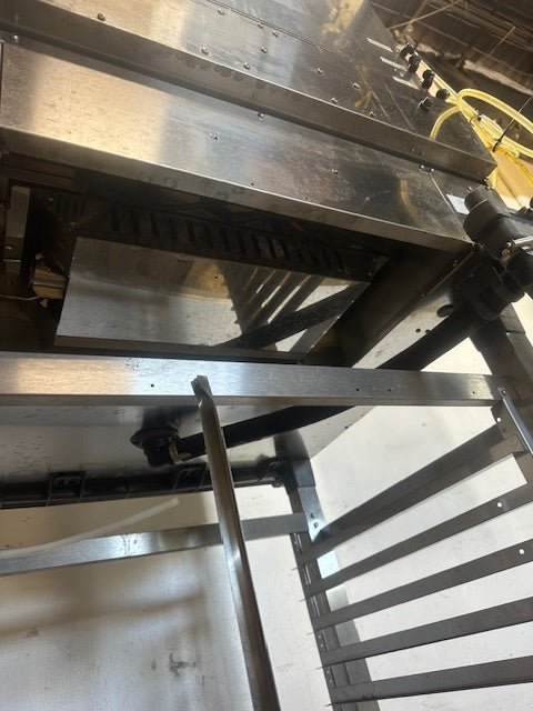 UNOX NATURAL GAS DIGITAL COMBINATION OVEN STEAMER ON STAND 4 RACKS 4 SHELVES - Second Life - Equipment - collection_name
