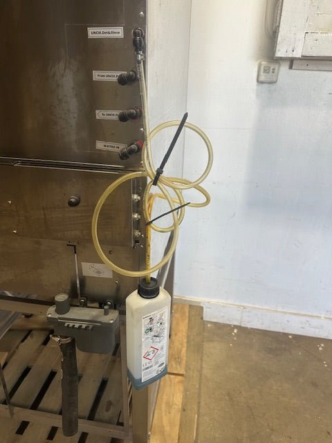 UNOX NATURAL GAS DIGITAL COMBINATION OVEN STEAMER ON STAND 4 RACKS 4 SHELVES - Second Life - Equipment - collection_name