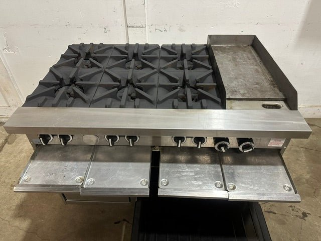 "US RANGE U48-6G12RS" N GAS 48" 6 BURNER RANGE W/ 12" GRIDDLE, OVEN AND CABINET BASE - Second Life-Equipment-#collection_name#