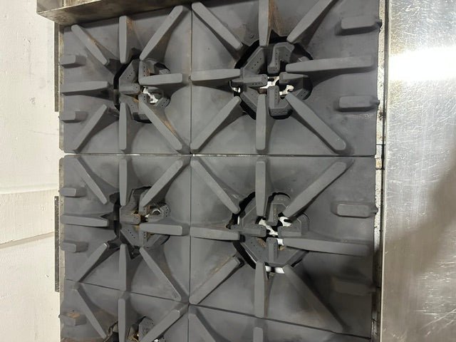 "US RANGE U48-6G12RS" N GAS 48" 6 BURNER RANGE W/ 12" GRIDDLE, OVEN AND CABINET BASE - Second Life-Equipment-#collection_name#