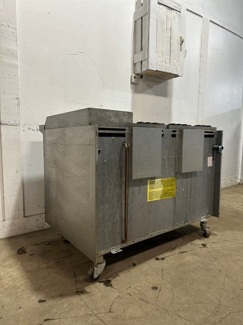 "US RANGE U48-6G12RS" N GAS 48" 6 BURNER RANGE W/ 12" GRIDDLE, OVEN AND CABINET BASE - Second Life-Equipment-#collection_name#