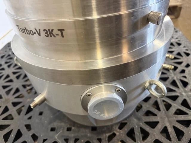 Varian 9698879, Turbo - V 3K - T, SN 205392 turbomolecular Vacuum pump. - Second Life - Equipment - collection_name