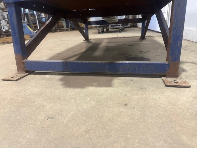 VIBRATING SHAKER TABLE WITH SCREEN FOR CLASSIFYING MATERIAL - Second Life - Equipment - collection_name