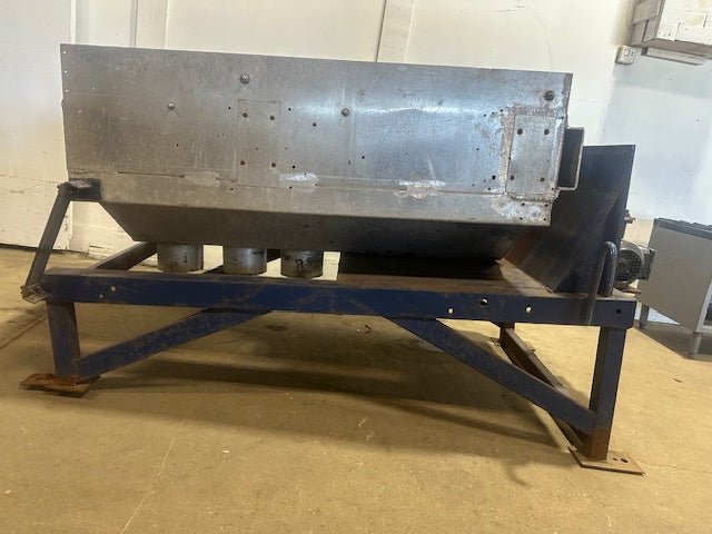 VIBRATING SHAKER TABLE WITH SCREEN FOR CLASSIFYING MATERIAL - Second Life - Equipment - collection_name