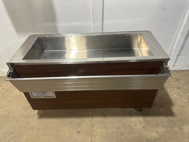 "VOLLRATH R39962"COMMERCIAL 35"H X 60"W SALAD/COLD FOOD BUFFET TABLE 120V,1PH - Second Life - Equipment - collection_name