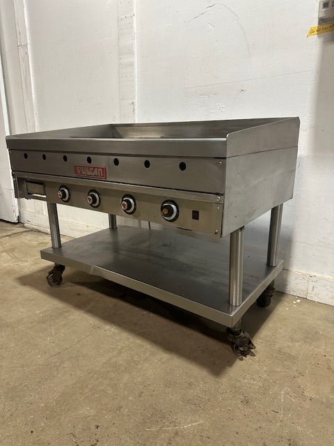 "VULCAN 948A" N GAS 4 - BURNER 48"W FLAT TOP GRIDDLE WITH STAND, 120,000BTU/HR - Second Life - Equipment - collection_name