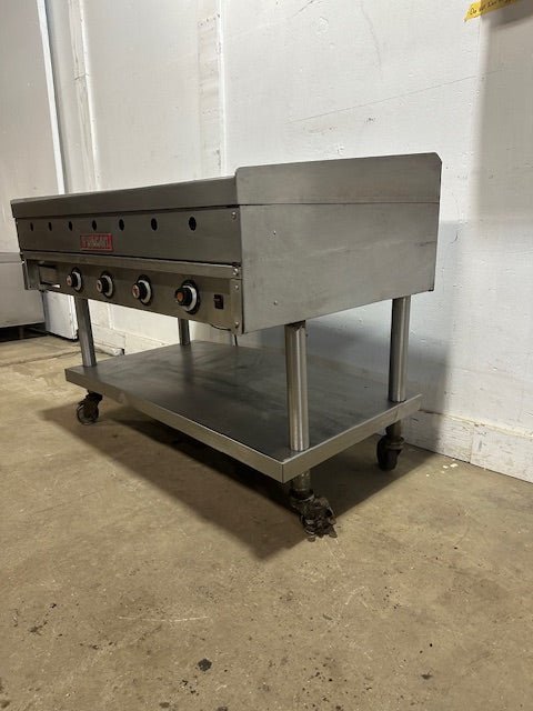 "VULCAN 948A" N GAS 4 - BURNER 48"W FLAT TOP GRIDDLE WITH STAND, 120,000BTU/HR - Second Life - Equipment - collection_name