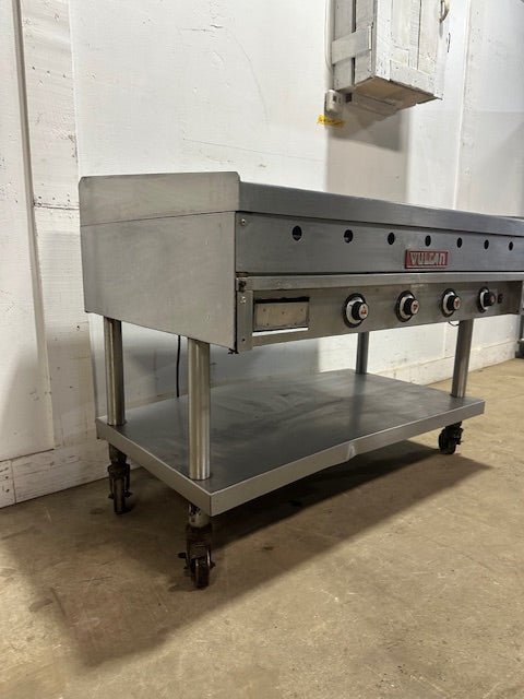 "VULCAN 948A" N GAS 4 - BURNER 48"W FLAT TOP GRIDDLE WITH STAND, 120,000BTU/HR - Second Life - Equipment - collection_name