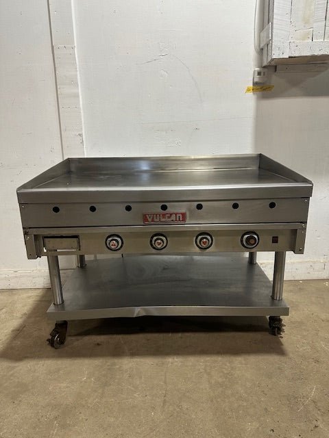 "VULCAN 948A" N GAS 4 - BURNER 48"W FLAT TOP GRIDDLE WITH STAND, 120,000BTU/HR - Second Life - Equipment - collection_name