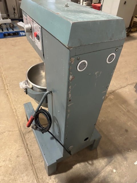 "VULCAN FM - 30"30 QUART MIXER WITH STAINLESS STEEL BOWL, J HOOK, PADDLE, AND WHIP - Second Life - Equipment - collection_name