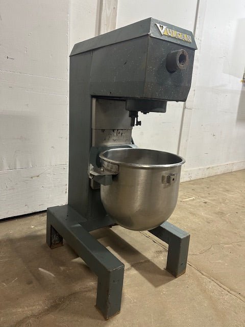 "VULCAN FM - 30"30 QUART MIXER WITH STAINLESS STEEL BOWL, J HOOK, PADDLE, AND WHIP - Second Life - Equipment - collection_name