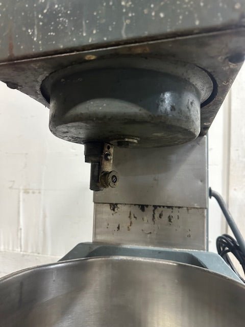 "VULCAN FM - 30"30 QUART MIXER WITH STAINLESS STEEL BOWL, J HOOK, PADDLE, AND WHIP - Second Life - Equipment - collection_name