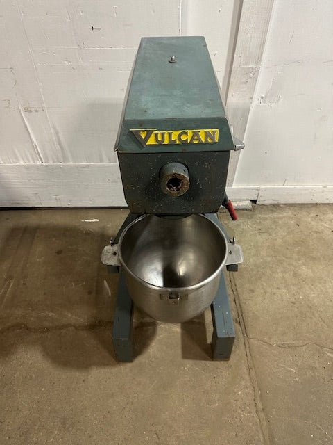"VULCAN FM - 30"30 QUART MIXER WITH STAINLESS STEEL BOWL, J HOOK, PADDLE, AND WHIP - Second Life - Equipment - collection_name