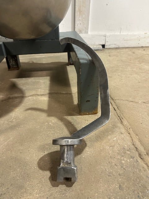 "VULCAN FM - 30"30 QUART MIXER WITH STAINLESS STEEL BOWL, J HOOK, PADDLE, AND WHIP - Second Life - Equipment - collection_name