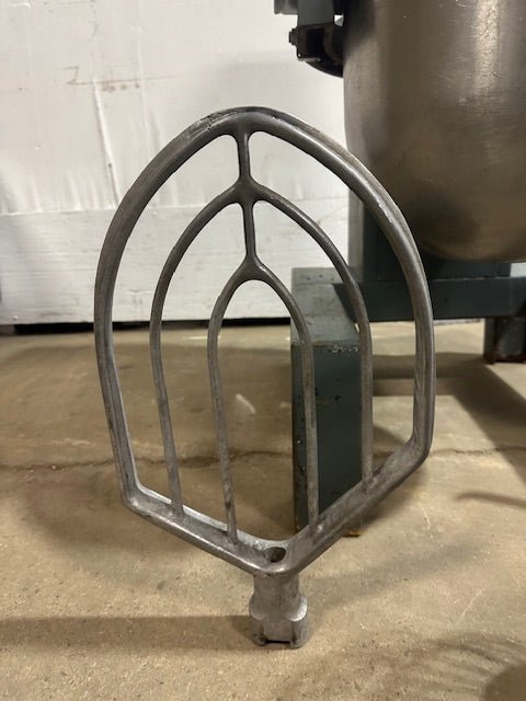 "VULCAN FM - 30"30 QUART MIXER WITH STAINLESS STEEL BOWL, J HOOK, PADDLE, AND WHIP - Second Life - Equipment - collection_name