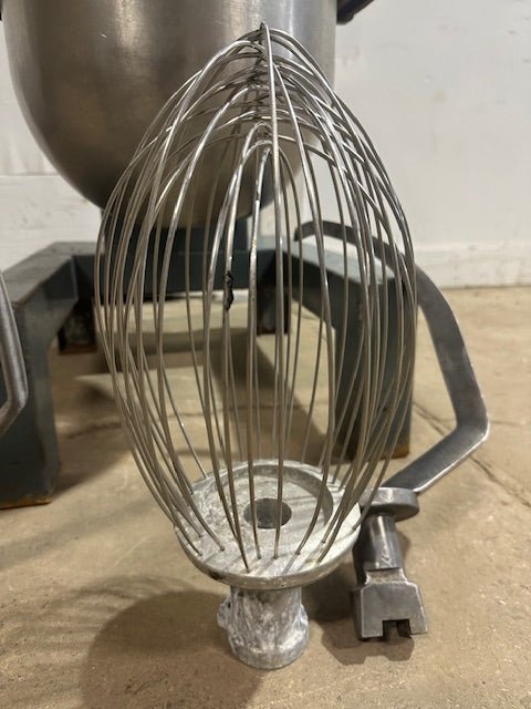 "VULCAN FM - 30"30 QUART MIXER WITH STAINLESS STEEL BOWL, J HOOK, PADDLE, AND WHIP - Second Life - Equipment - collection_name