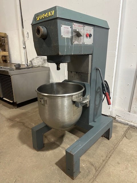 "VULCAN FM - 30"30 QUART MIXER WITH STAINLESS STEEL BOWL, J HOOK, PADDLE, AND WHIP - Second Life - Equipment - collection_name