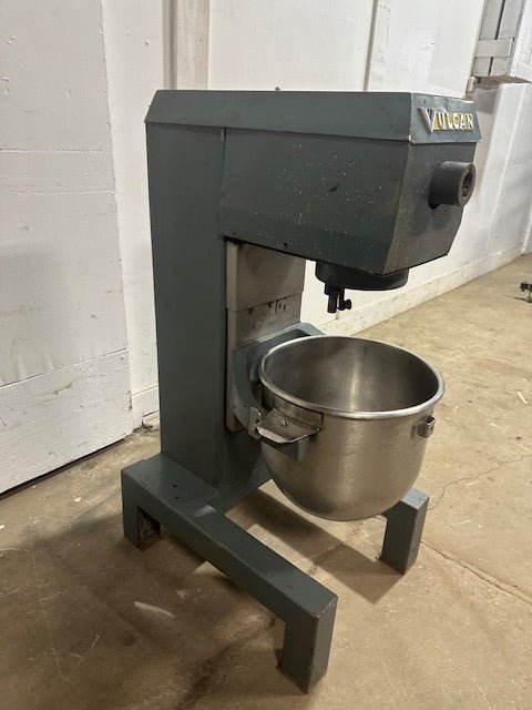 "VULCAN FM - 30"30 QUART MIXER WITH STAINLESS STEEL BOWL, J HOOK, PADDLE, AND WHIP - Second Life - Equipment - collection_name