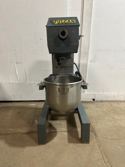 "VULCAN FM - 30"30 QUART MIXER WITH STAINLESS STEEL BOWL, J HOOK, PADDLE, AND WHIP - Second Life - Equipment - collection_name