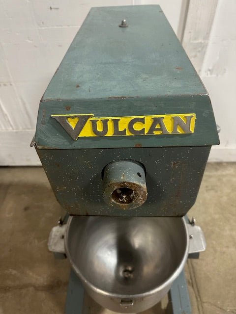 "VULCAN FM - 30"30 QUART MIXER WITH STAINLESS STEEL BOWL, J HOOK, PADDLE, AND WHIP - Second Life - Equipment - collection_name