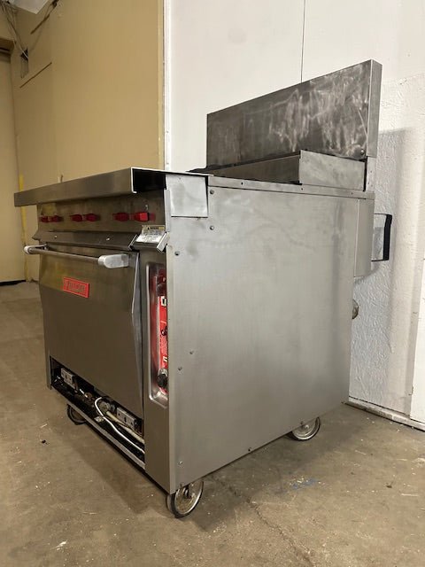 "VULCAN GH6C" COMMERCIAL NATURAL GAS 6 BURNERS RANGE WITH CONVECTION OVEN BASE - Second Life - Equipment - collection_name