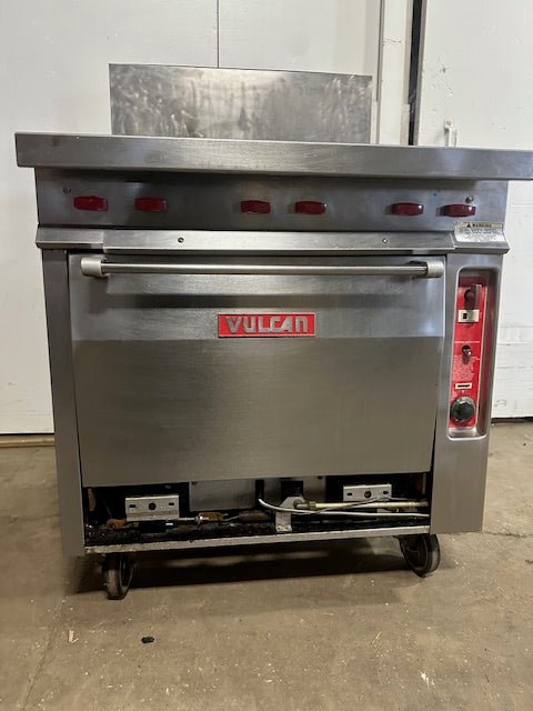 "VULCAN GH6C" COMMERCIAL NATURAL GAS 6 BURNERS RANGE WITH CONVECTION OVEN BASE - Second Life - Equipment - collection_name