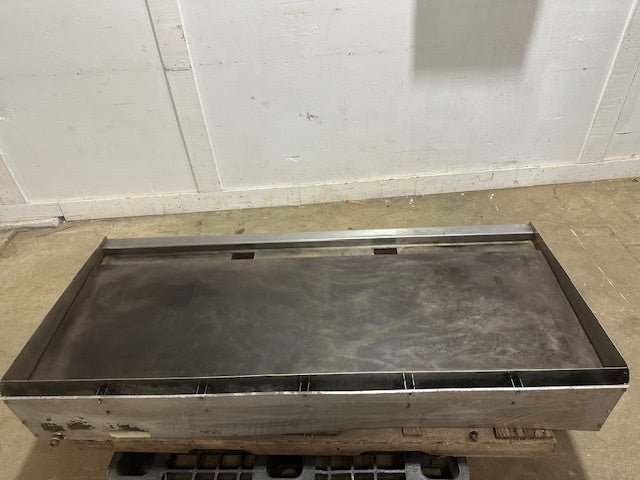 "VULCAN MSA72 - 101"COMMERCIAL NATURAL GAS 72"W COUNTERTOP GRIDDLE W/ GREASE PAN - Second Life - Equipment - collection_name