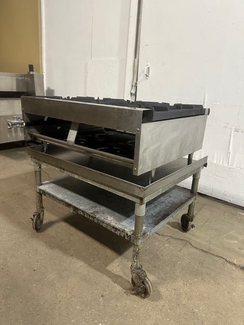 "WELLS HDHP3630G" H.D COMMERCIAL GAS HOT PLATE WITH 6 BURNERS ON CART - Second Life - Equipment - collection_name