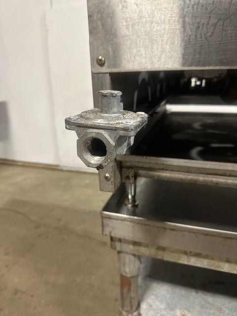 "WELLS HDHP3630G" H.D COMMERCIAL GAS HOT PLATE WITH 6 BURNERS ON CART - Second Life - Equipment - collection_name