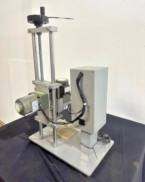 YIFUN DDX - 450 DESKTOP ELECTRIC 110V BOTTLE CAPPING MACHINE Cap Screwing Locking - Second Life - Equipment - collection_name