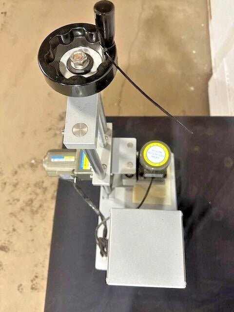 YIFUN DDX - 450 DESKTOP ELECTRIC 110V BOTTLE CAPPING MACHINE Cap Screwing Locking - Second Life - Equipment - collection_name