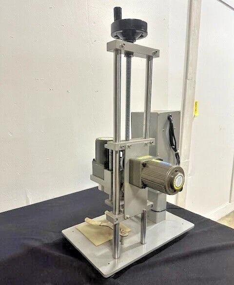 YIFUN DDX - 450 DESKTOP ELECTRIC 110V BOTTLE CAPPING MACHINE Cap Screwing Locking - Second Life - Equipment - collection_name