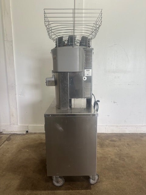 ZUMMO Z14C 110V H.D COMMERCIAL S.S AUTOMATIC CITRUS JUICE MACHINE W/2 TRASH CANS - Second Life - Equipment - collection_name