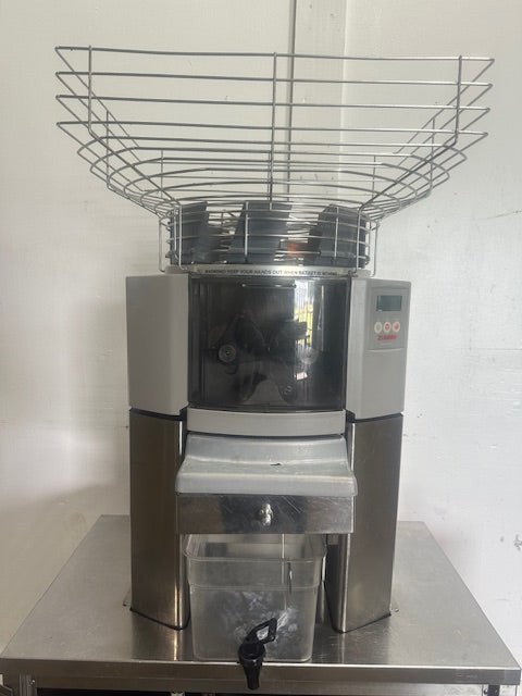 ZUMMO Z14C 110V H.D COMMERCIAL S.S AUTOMATIC CITRUS JUICE MACHINE W/2 TRASH CANS - Second Life - Equipment - collection_name